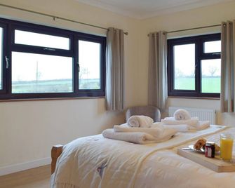 3 bedroom accommodation in Eglwyswrw, near Crymych - Crymych - Habitación