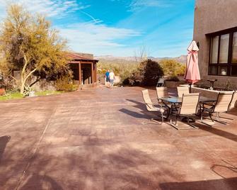 Private home against Superstition Mountains - Gold Canyon - Patio