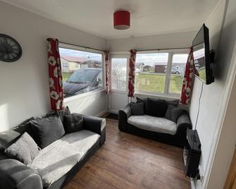 Captivating 2-Bed chalet - Bridlington - Living room