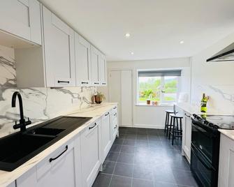 Cosy Country House in Deeside - Banchory - Kitchen