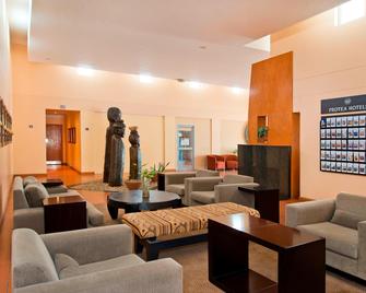Protea Hotel by Marriott Ondangwa - Ondangwa - Sala de estar