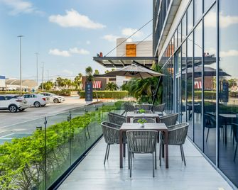 Fiesta Inn Express Cancún Cumbres - Cancún - Patio