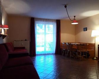 Residenze Sonnenschein Casa Rossa - Villabassa/Niederdorf - Huiskamer