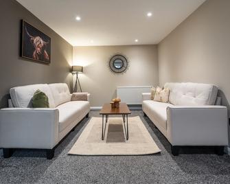 Broom Cottage - Lanark - Living room