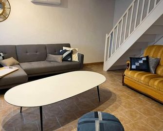 Gîte du Castel Silence 3 en 1 de Port D'envaux - Port-d'Envaux - Living room