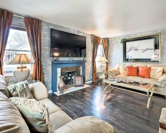 Pet-Friendly Dayton Vacation Rental! - Dayton - Living room