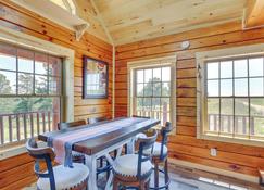 Peaceful Wyoming Cabin with Spacious Deck and Wet Bar! - Sundance - Sala pranzo