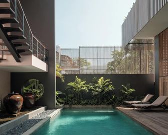 Atera Loft - North Kuta - Uima-allas