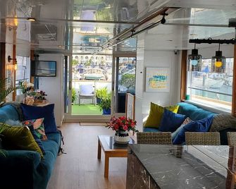Jasmine Coral Jay Boutique Boatel Ocean Village - Gibraltar - Lobby