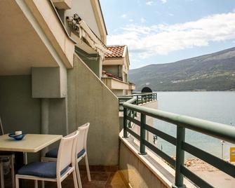 Urban Seaside Apartment Located Next To The Beach - Herceg Novi - Balcony