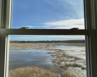 Artist-designed Beach House - Wading River