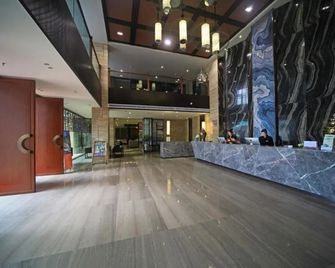 Dongfang Xuanyi Holiday Hotel - Baoshan - Lobby