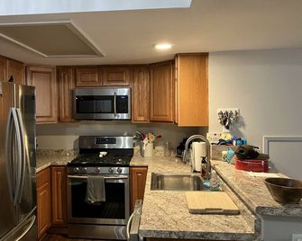 Quaint Quiet 2 Bed/2 Bath Condo w/Pool and Hot Tub - Laughlin - Kitchen