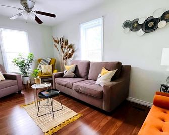 Charming Cottage in Wellington's Heart near Beach - Wellington - Huiskamer