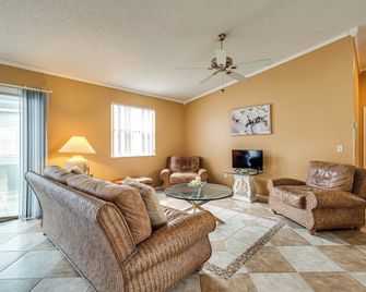 Pet Friendly! Relaxing Retreat in The Villages - Lady Lake - Living room