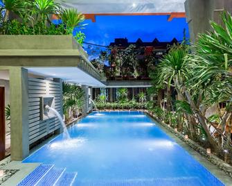 جولدن تامبل بوتيك - سيم ريب - حوض السباحة