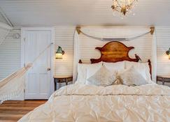 Fairytale Loft Suite 1 Bed, 1 Bath Luxury Apartment In Downtown Belmont - Charlottesville - Habitación