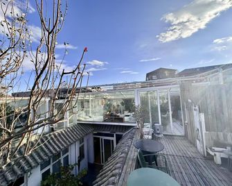 Peking Garden Peking Yard Siheyuan Hotel - Beijing - Balcony