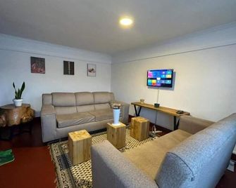 Rafiki House Nanyuki - Nanyuki - Living room