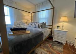 The Charles Deluxe 2fl 4br 2bath - Bridgeport - Bedroom