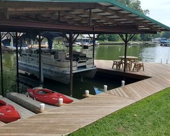 Rustic Luxury Estate On Lake Freeman - Monticello - Pool