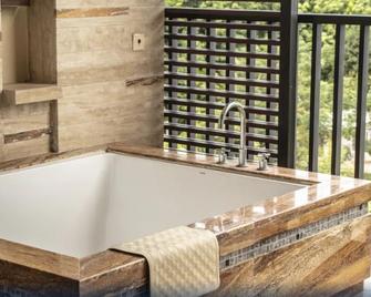 Days Hotel by Wyndham Hainan Baoting - Baoting