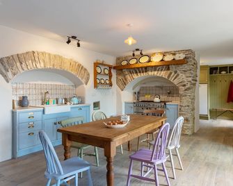 Charming Old Farmhouse - Macroom - Essbereich