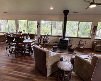 Dream Ranch ( Baghe Arezoo) - Mariposa - Ravintola