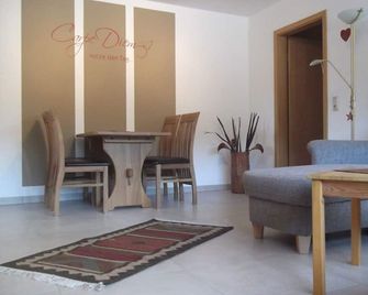 Quiet and cozy apartment in the heart of Piesport - Piesport - Living room