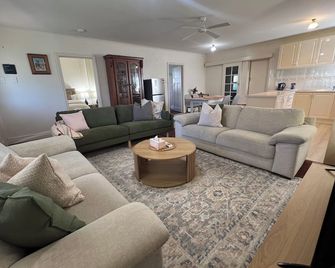 Cosy Heritage Cottage - Ararat - Soggiorno