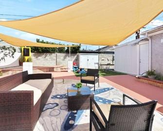 Garden Suite - 10 mins to Beach and LAX - Gardena - Innenhof