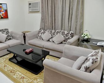 Binayat Hama Serviced Apartments - Al Jubail - Living room