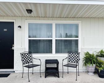 The Club House - Suite 101 - Sault Ste. Marie - Patio