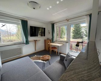 Apartments Hohenberger Mallnitz - Tauernbad und Sauna im Winter inklusive! - Mallnitz - Living room
