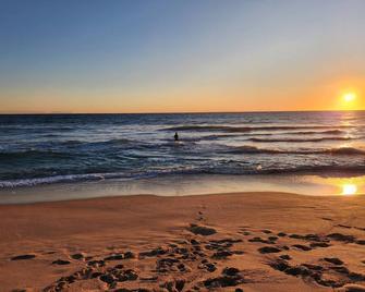 Sunny Scarborough Stay-Freshly Renovated! - Scarborough - Playa