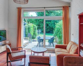 Lovely home in Kortgene with sauna - Kortgene - Living room