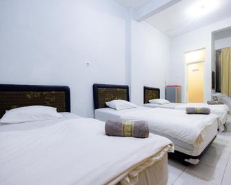 Marcello Residence Siwalankerto near Petra University Surabaya Mitra RedDoorz - Surabaya - Habitación
