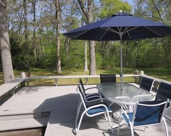 Near Ponds Near Bike Trail Ac Large Outdoor Space Cape Retreat - Harwich - Innenhof