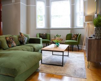 Lock Keepers Cottage - Detached House in the city - Manchester - Living room