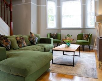 Lock Keepers Cottage - Detached House in the city - מנצ'סטר - סלון