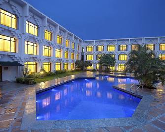 巴羅達迎賓酒店 - 瓦多達拉 - 巴羅達 - 游泳池