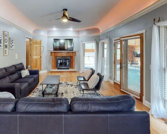 Hidden Acres Escape-A Bluegrass Retreat - Blaine - Living room