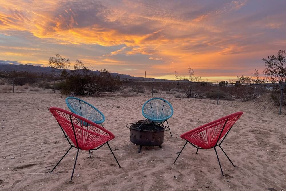Patio view of Midcentury Retreat Under the Stars 20 mins from JT