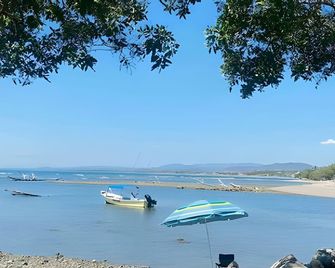 Casa Las Palmas Playa La Saladita - Zihuatanejo