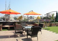 Stay10 Luxury Service Apartment Hotel - Indore - Patio