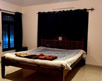 Valecha Villa - Mtdc Registered 4 Bhk Villa With Huge Garden And Pool - Lonavala - Bedroom