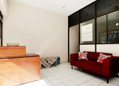 Homestay Hd Inn - Yogyakarta - Living room