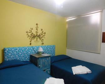 Casona Luciérnaga-Casa de Huéspedes - León - Habitación