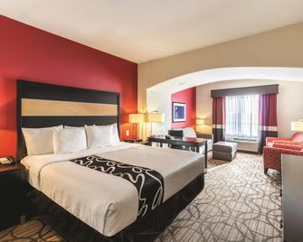 La Quinta Inn & Suites by Wyndham Fargo-Medical Center - Fargo - Bedroom