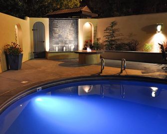 Palm Hotel - Ashland - Piscina